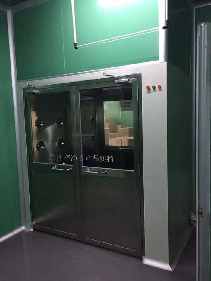 风淋室(又名空气浴尘室、风淋房、风淋门、空气吹淋室、AIR SHOWER,风淋设备,风淋机之类) 风淋室(又名空气浴尘室、风淋房、风淋门、空气吹淋室、AIR SHOWER,风淋设备,风淋机之类)