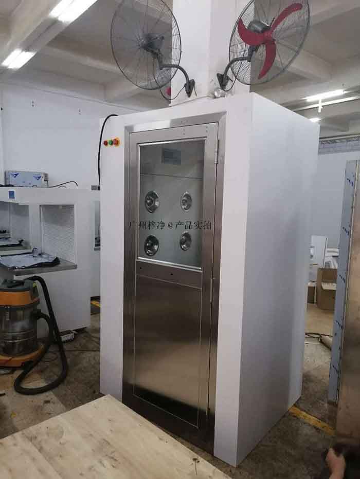 冷轧钢板烤漆风淋室产品图 冷轧钢板烤漆风淋室产品图