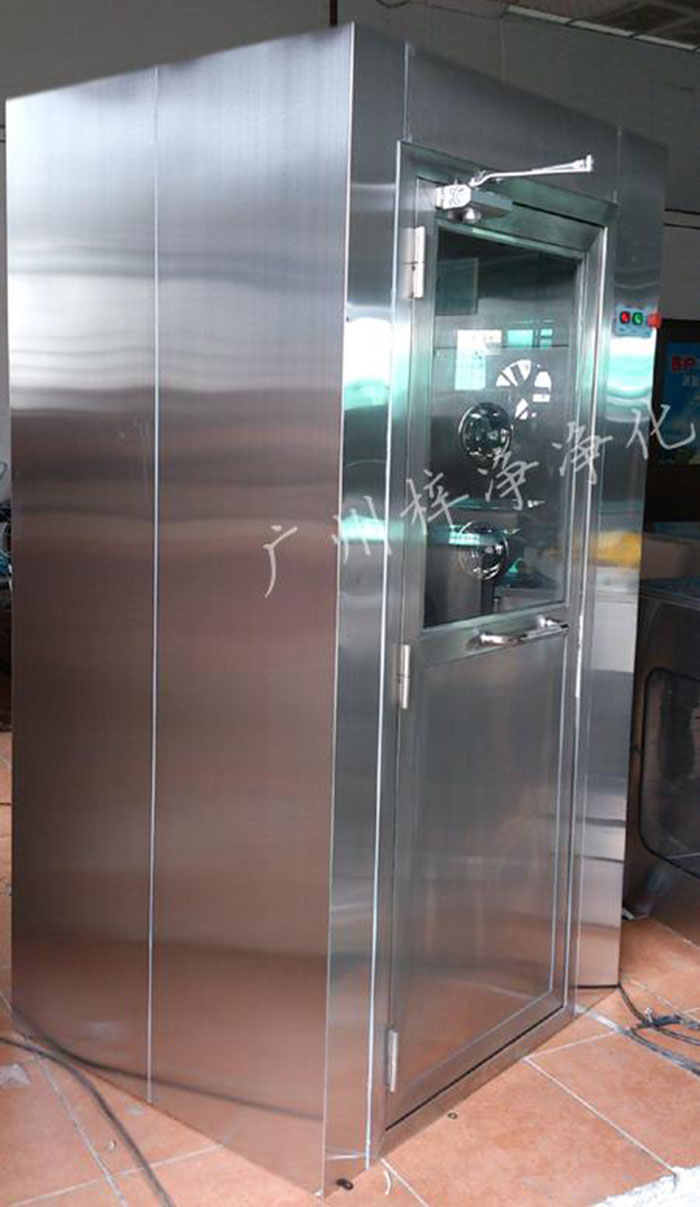 防爆风淋室主要配置有:防爆风机,离爆灯器等。 防爆风淋室主要配置有:防爆风机,离爆灯器等。