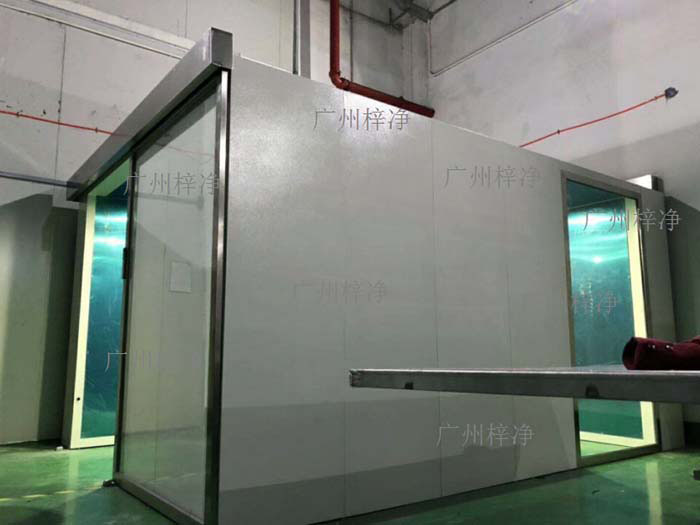 风淋室是医疗设备生产车间中不可或缺的洁净设备 风淋室是医疗设备生产车间中不可或缺的洁净设备