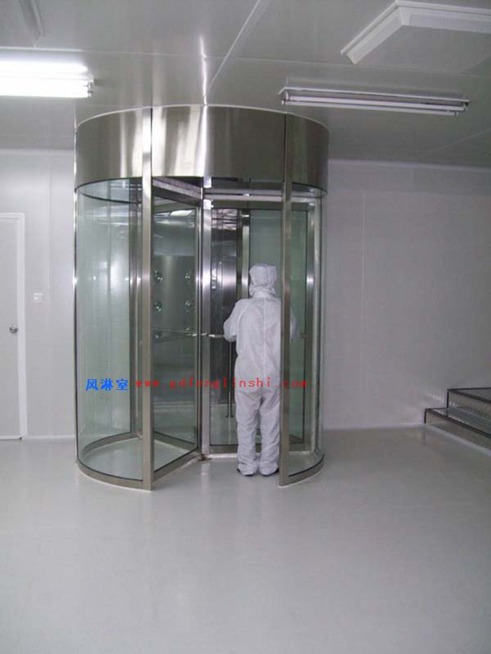 旋转门风淋室作为一种高效的人体净身设备 旋转门风淋室作为一种高效的人体净身设备