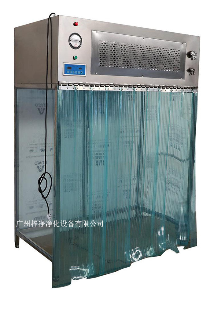 百级洁净层流罩它主要由箱体、风机、初效空气过滤器、高效空气过滤器、阻尼层、灯具等组成。 百级洁净层流罩它主要由箱体、风机、初效空气过滤器、高效空气过滤器、阻尼层、灯具等组成。