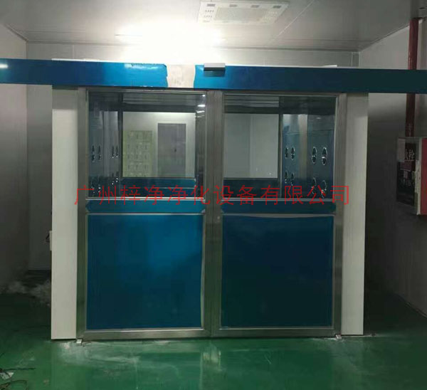 自动门风淋室则配备有感应装置 自动门风淋室则配备有感应装置