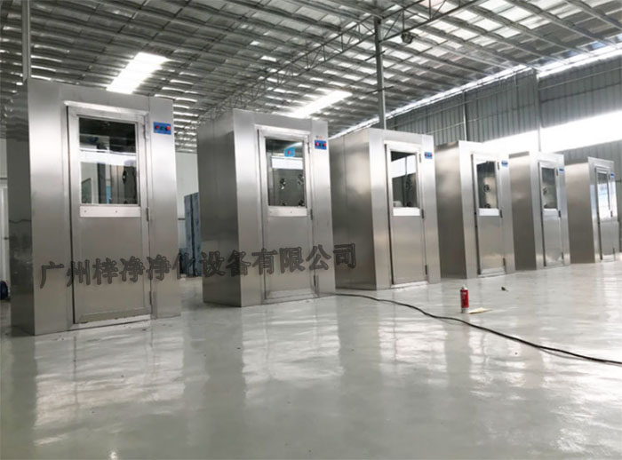 全不锈钢风淋室的设计使用寿命可达10年以上。 全不锈钢风淋室的设计使用寿命可达10年以上。