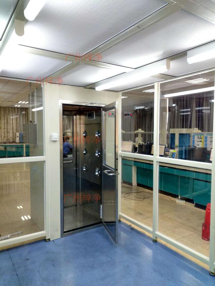 洁净棚的洁净度应与风淋室和传递窗相同 洁净棚的洁净度应与风淋室和传递窗相同
