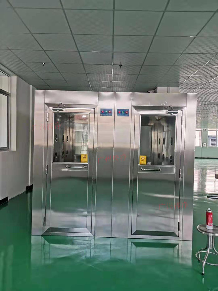 风淋室作为一种重要的洁净室设备 风淋室作为一种重要的洁净室设备