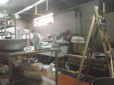 汉丽轩烤肉超市昌平店的后厨环境。
