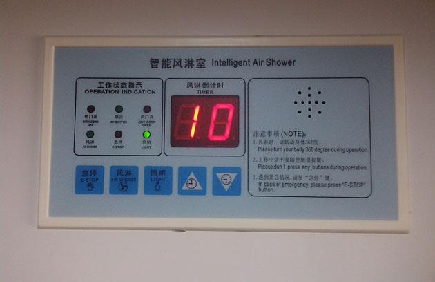 处于工作显示状态中的风淋室控制器主板 处于工作显示状态中的风淋室控制器主板