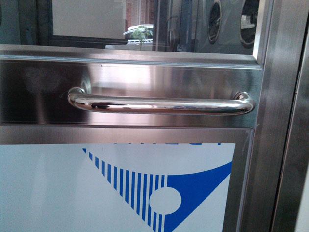 风淋室门拉手安装 风淋室门拉手安装