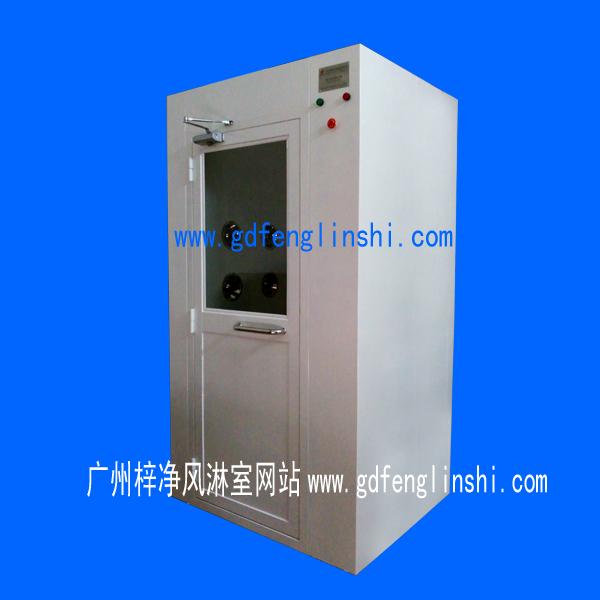 钢板烤漆风淋室是指风淋室箱体及门采用A3冷轧钢板多层酸洗不易生锈。 钢板烤漆风淋室是指风淋室箱体及门采用A3冷轧钢板多层酸洗不易生锈。